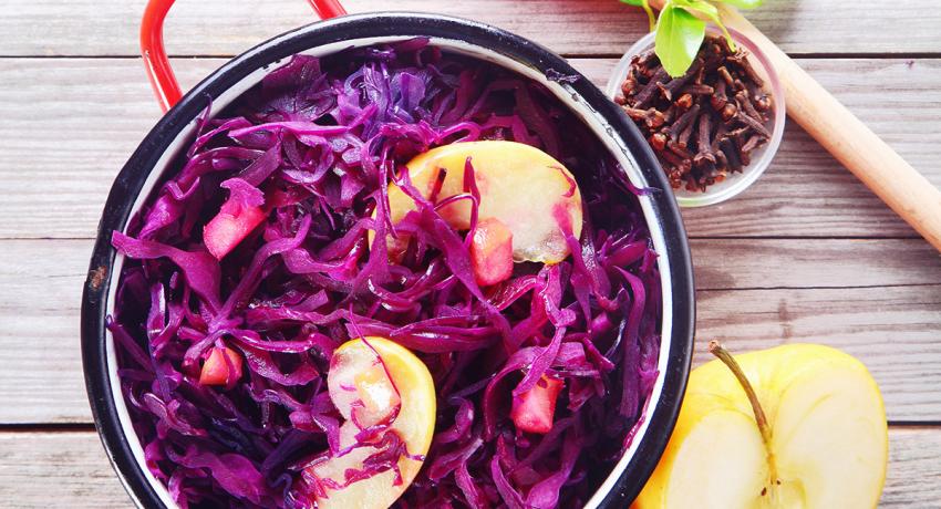 Braised red cabbage